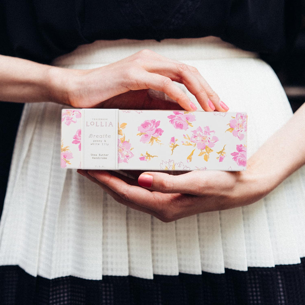 LOLLIA Breath Peony and White Lily scent conveys a fresh floral hand-care moment.