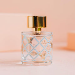 LOLLIA Wish cap and spray nozzle offer precise, gentle application for pulse points.
