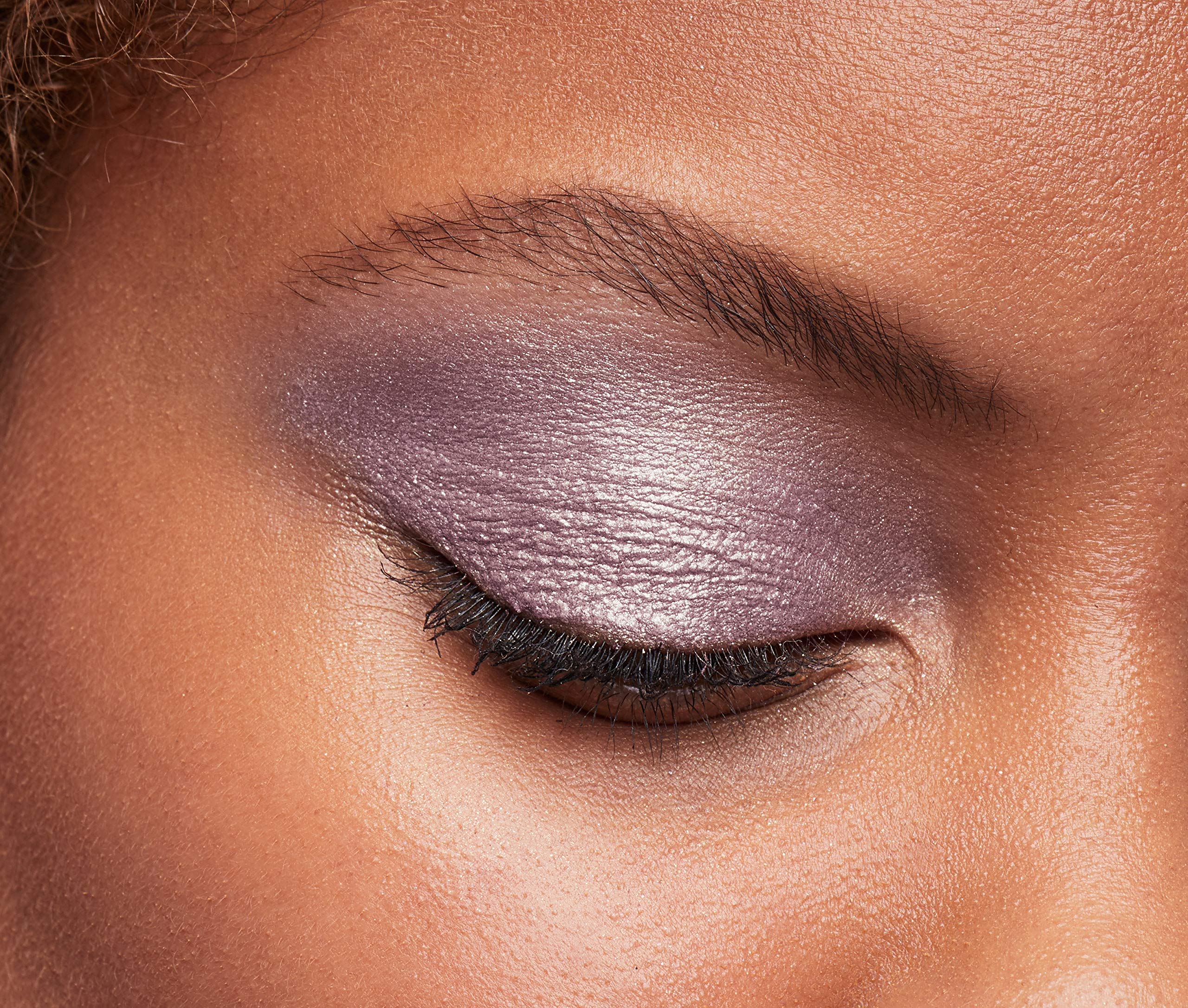 L'Oreal Paris Brilliant Eyes Amethyst Quartz flakes-proof liquid shadow on lid