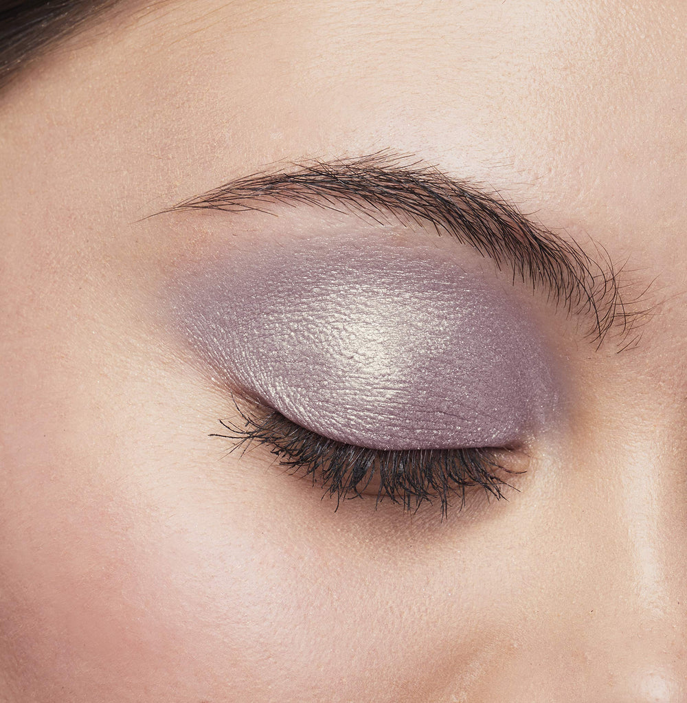 L'Oreal Paris Brilliant Eyes Amethyst Quartz packaging for travel-friendly use