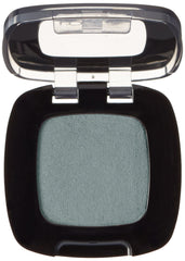 LOreal Paris Colour Riche Monos Green Promenade swatch shows smooth gel-to-powder texture for quick application