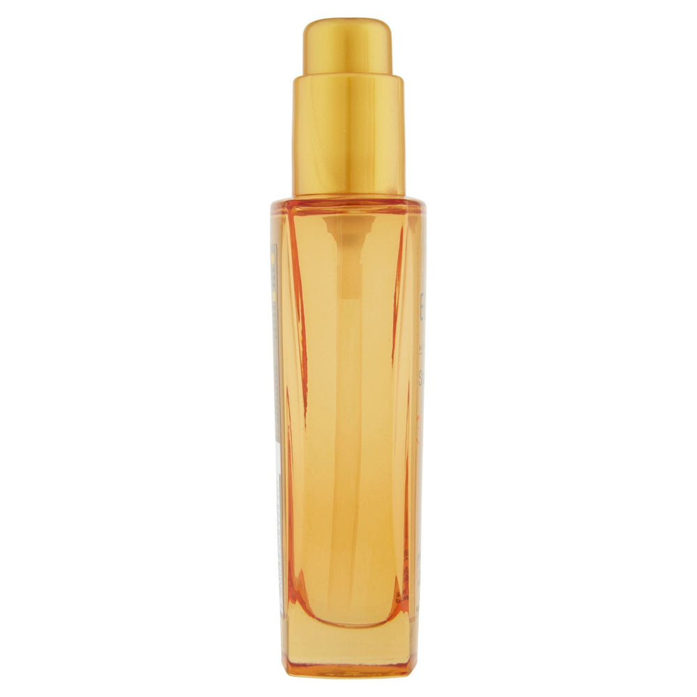 L'Oreal Paris Elvive Extraordinary Oil pour shows easy application and nourishment