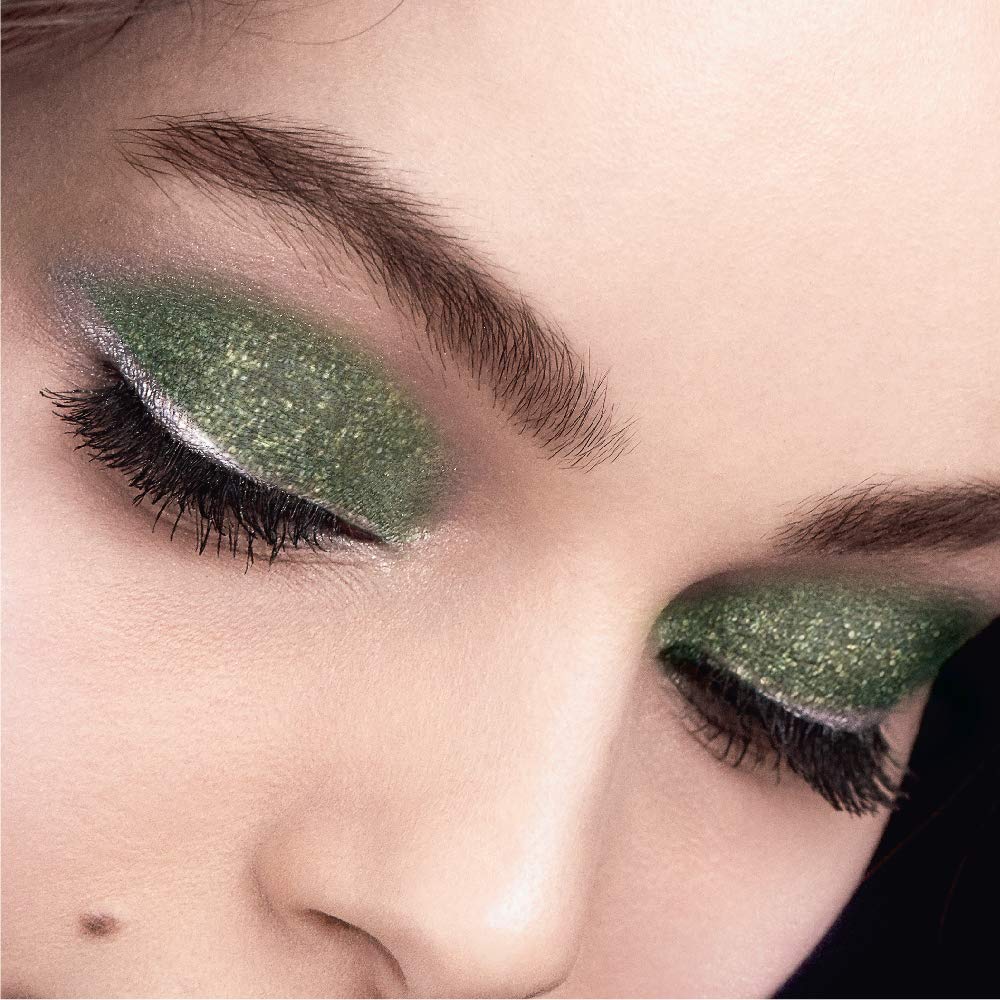 L'Oreal Paris Infallible 24 HR Eyeshadow Golden Emerald waterproof finish supports lasting wear.