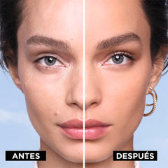 L’Oréal Paris Infallible Fresh Wear powder texture closeup, silky and breathable.