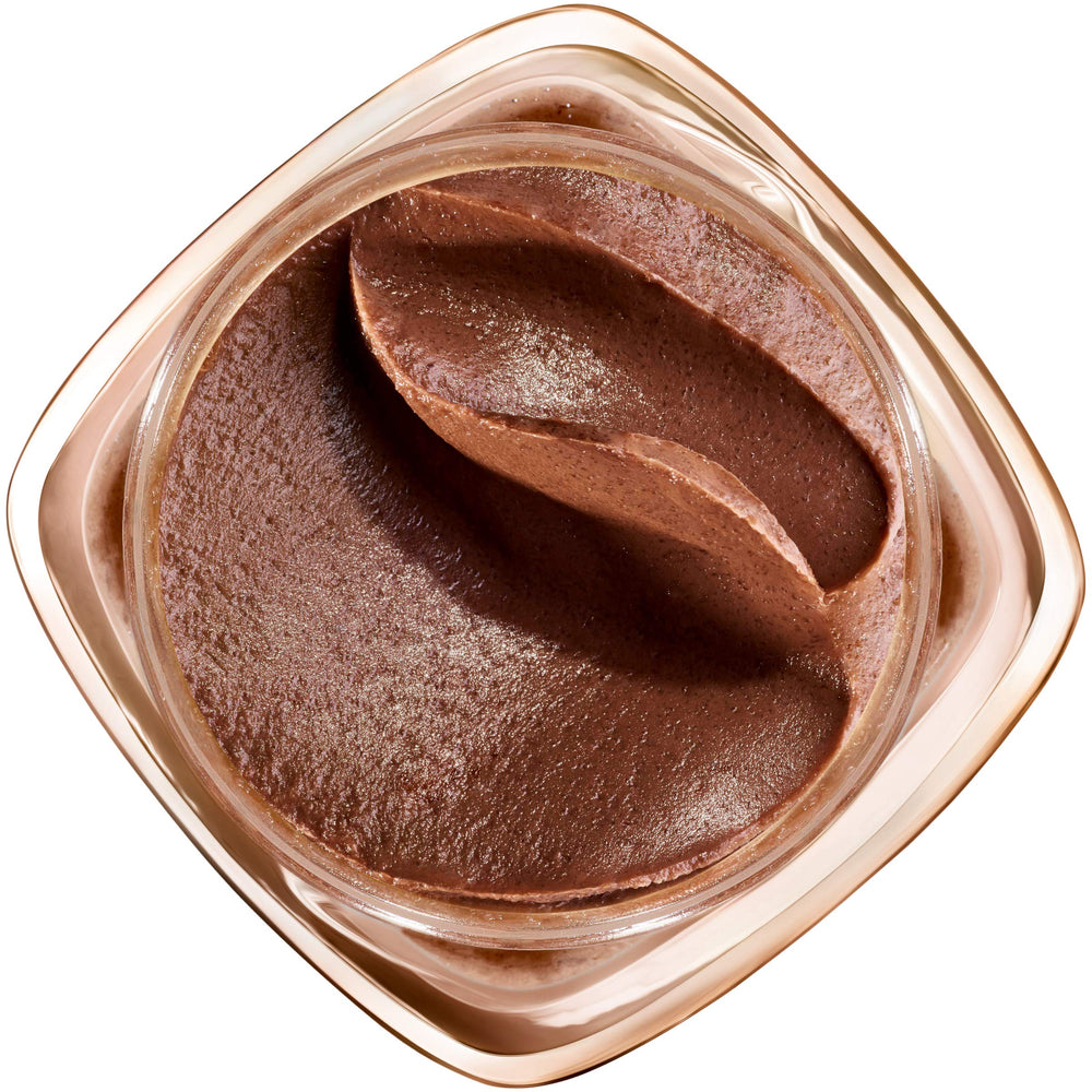 Lip smoothing action shows refining of dry lip skin with the scrub.
