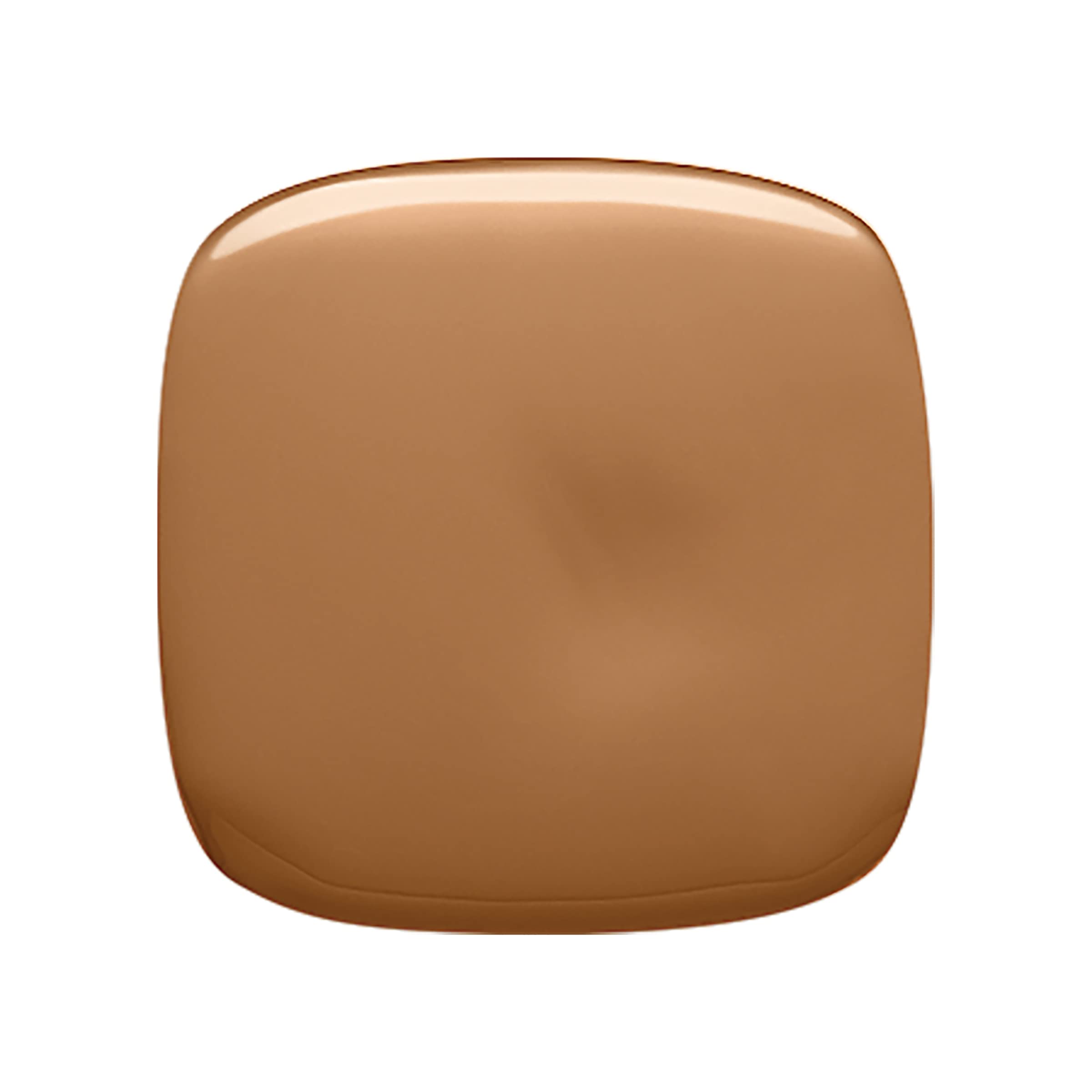 L’Oréal Paris True Match application on fingertips for effortless blending