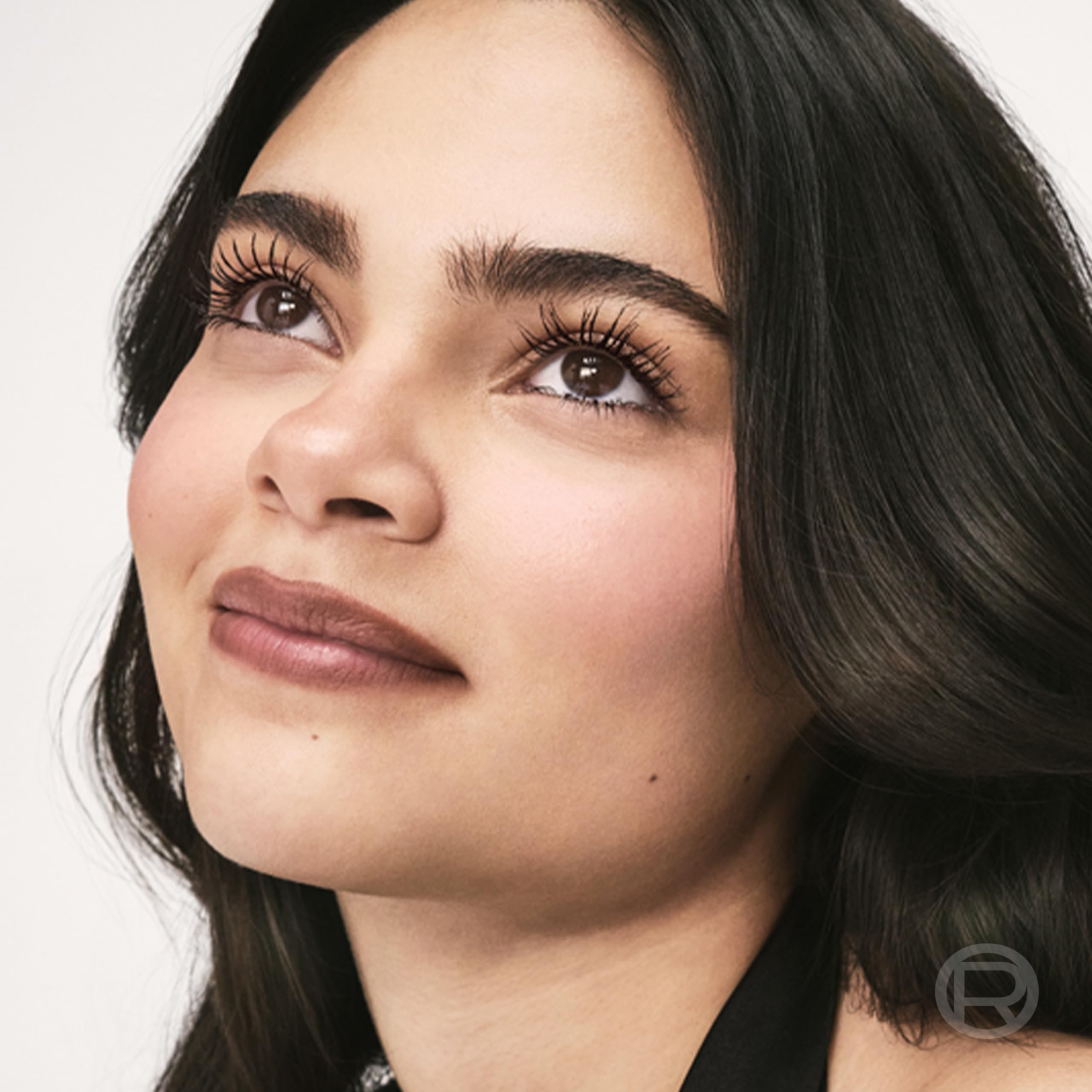 Black Brown shade adds natural-looking definition to lashes.