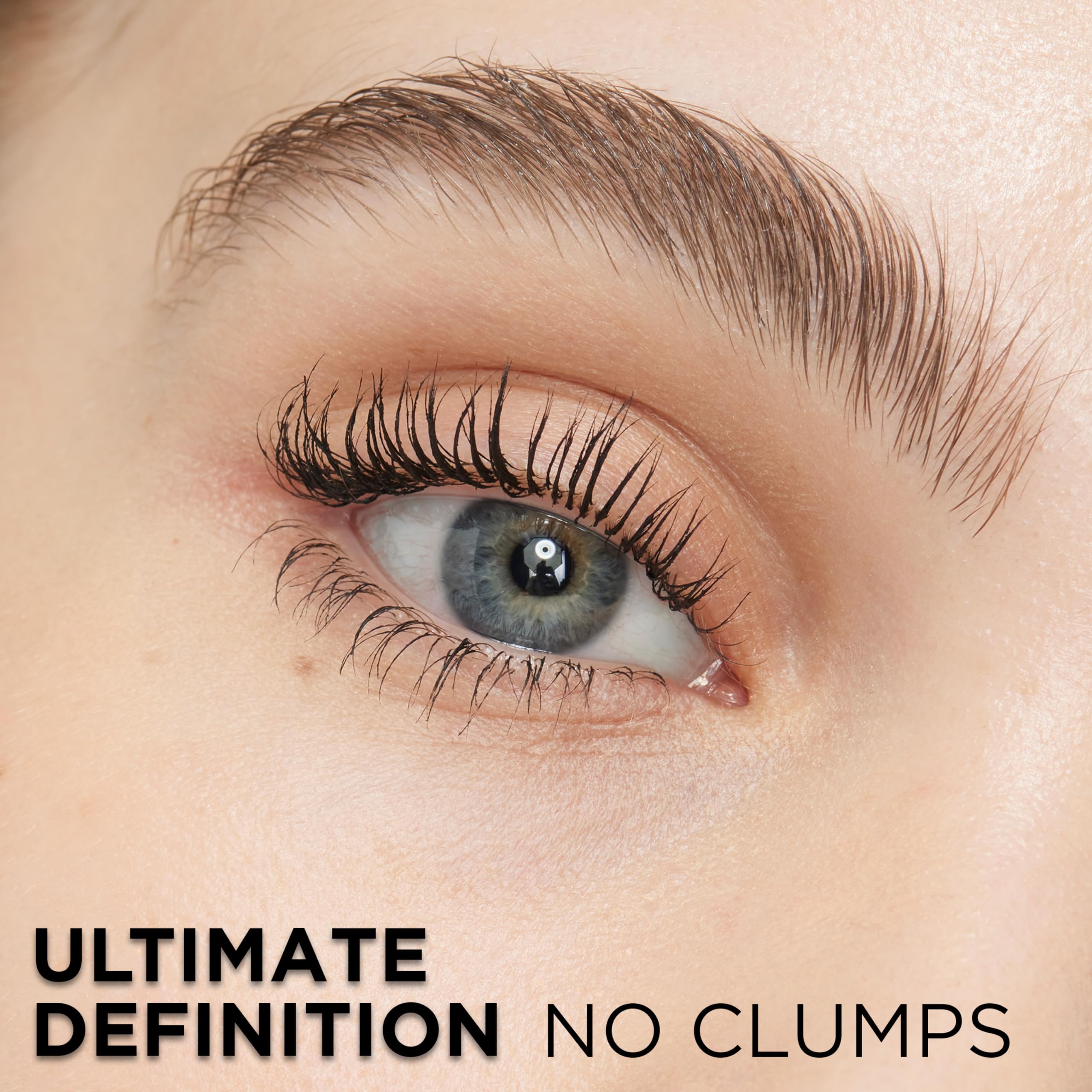 Comb-side brush provides precise lash separation for a clean look.