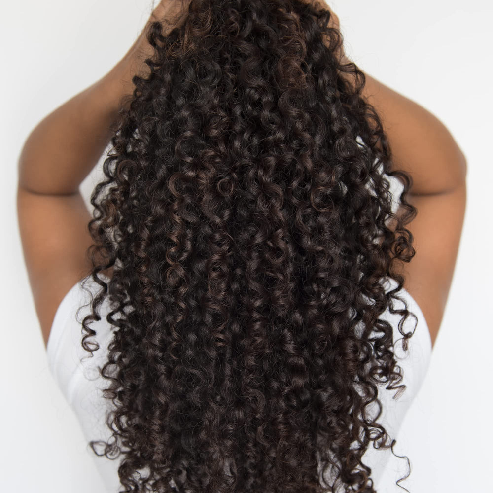 Love Ur Curls Moringa Oil visual highlights added shine and strength