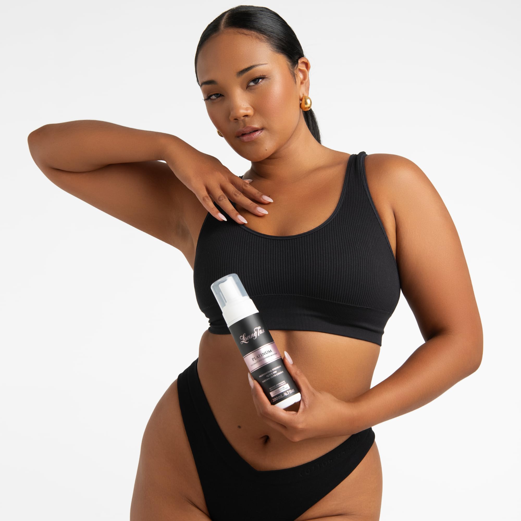 Loving Tan Deluxe Applicator Mitt for smooth, streak-free application