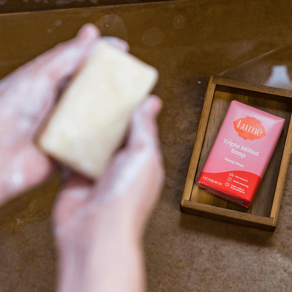 Lume Wipes opening pack demonstrates portable cooling wipe convenience.