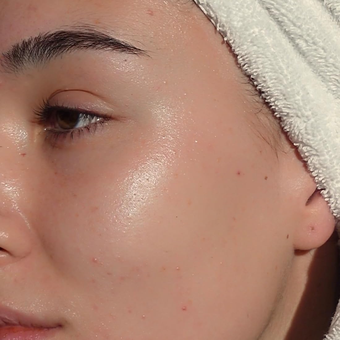 Lumene Nordic Hydra Lahde cream texture demonstrates a non-greasy daily finish