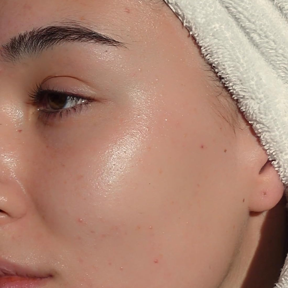 Lumene Nordic Hydra Lahde cream texture demonstrates a non-greasy daily finish