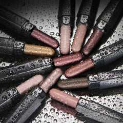 LUXAZA PRO built-in blending brush enables seamless color blend and smudge-proof finish.