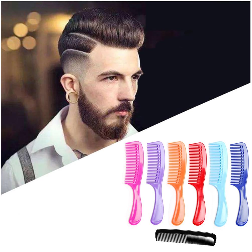 LUXXII 5-inch Favorict pocket comb closeup ideal for on-the-go touch-ups.