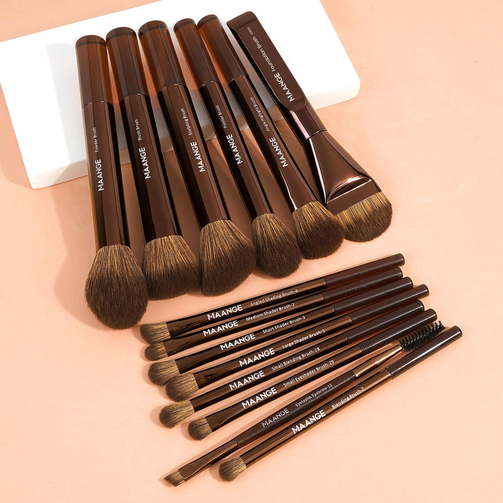 MAANGE eyeshadow blending brush blends shades for seamless transitions.