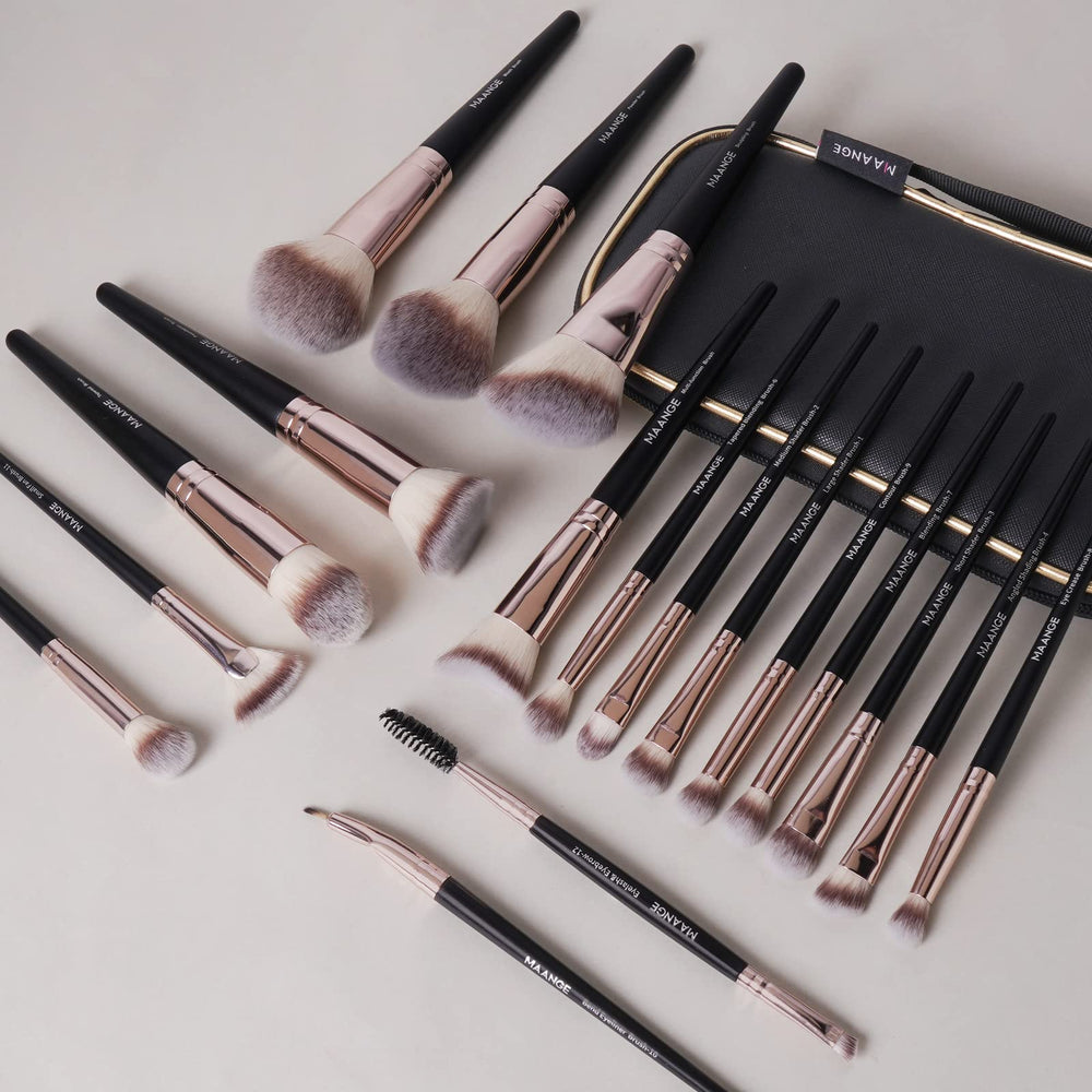 MAANGE foundation kabuki brush coffee for even coverage and soft finish