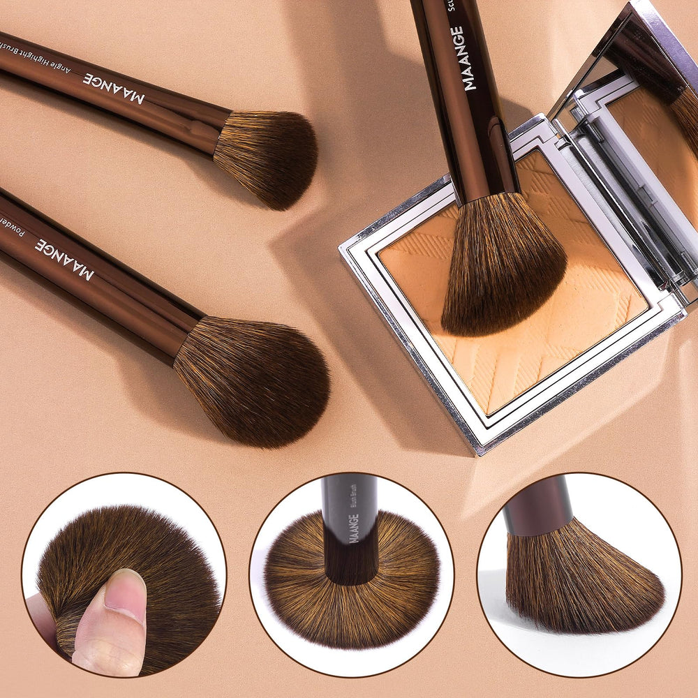 MAANGE lip brush for defined lips and precise application.