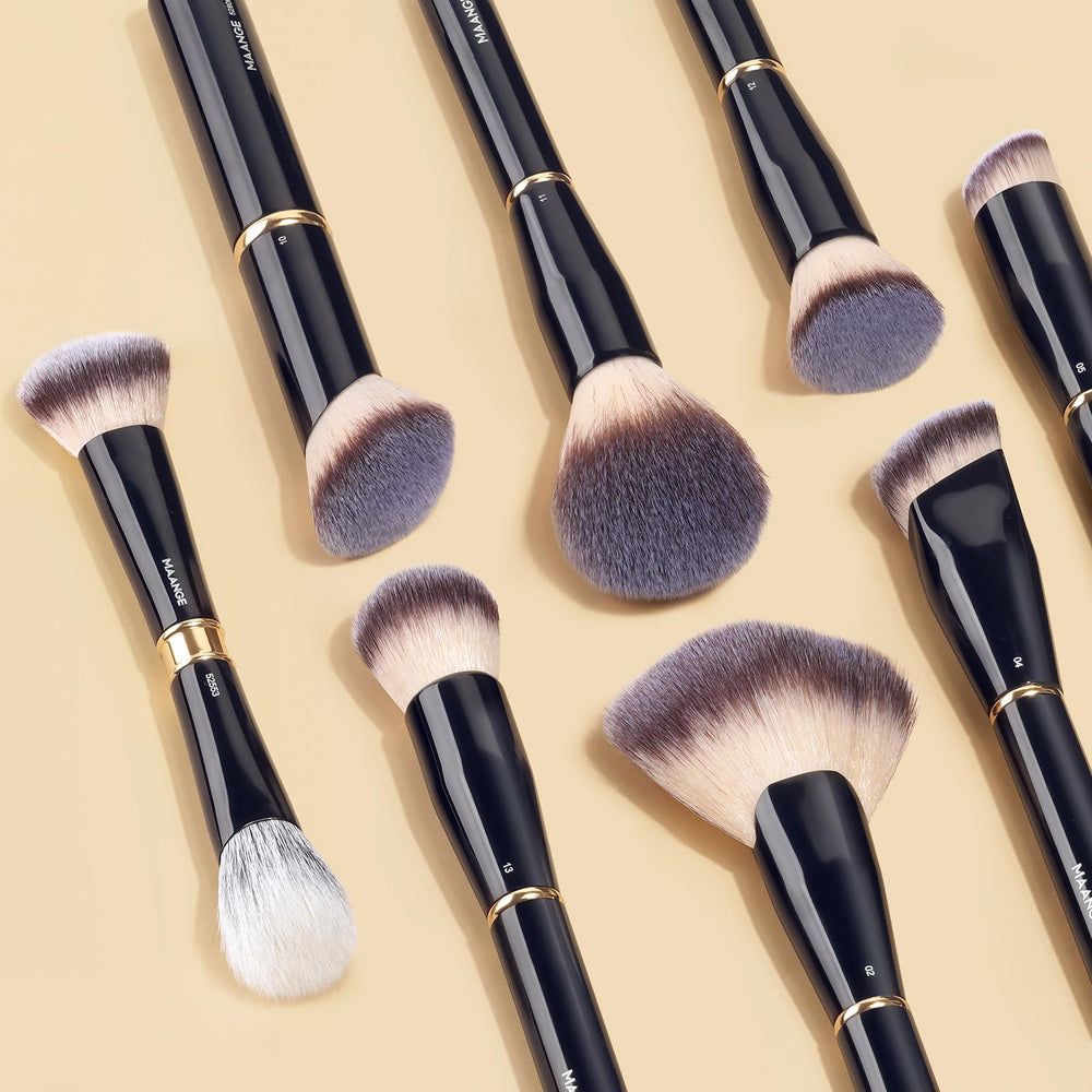 MAANGE travel pouch keeps brushes organized for on-the-go touchups