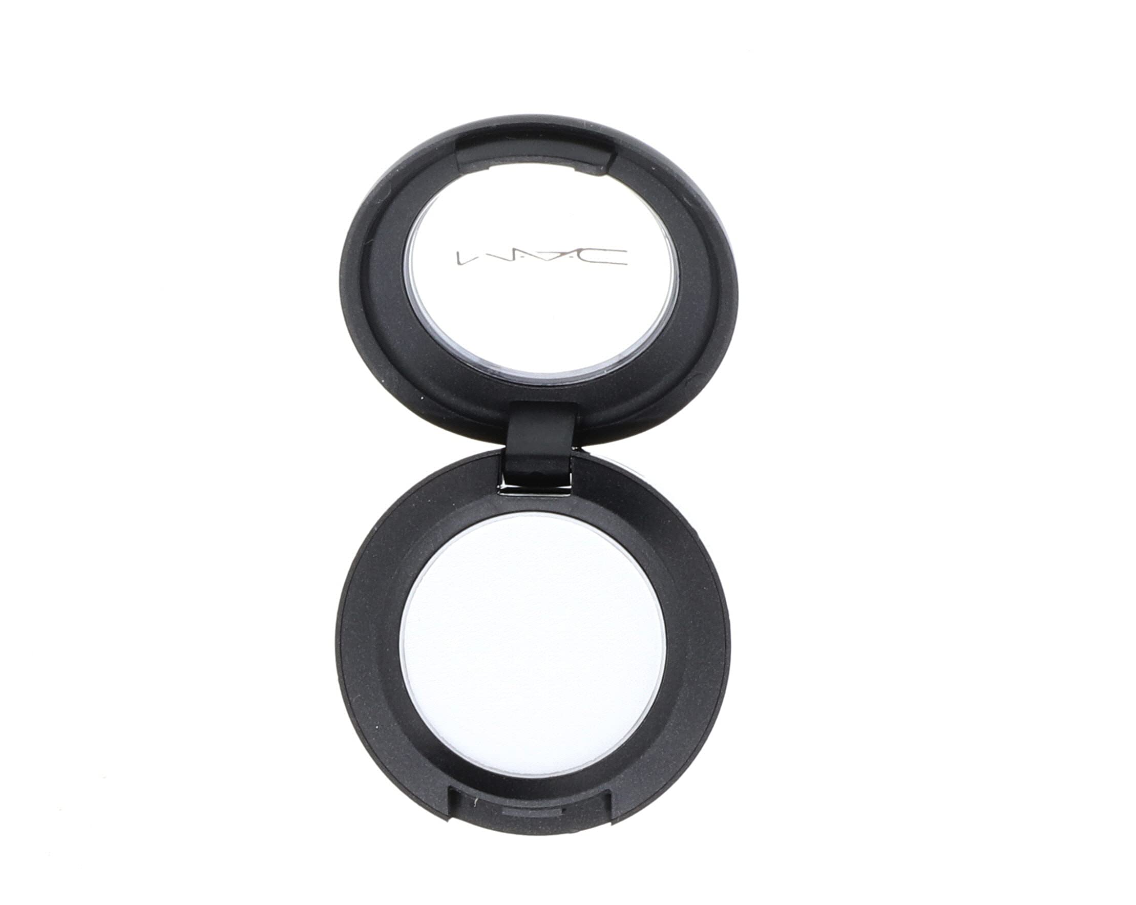 MAC Eye Shadow Gesso inner corner brighten demonstrates eye-opening highlight