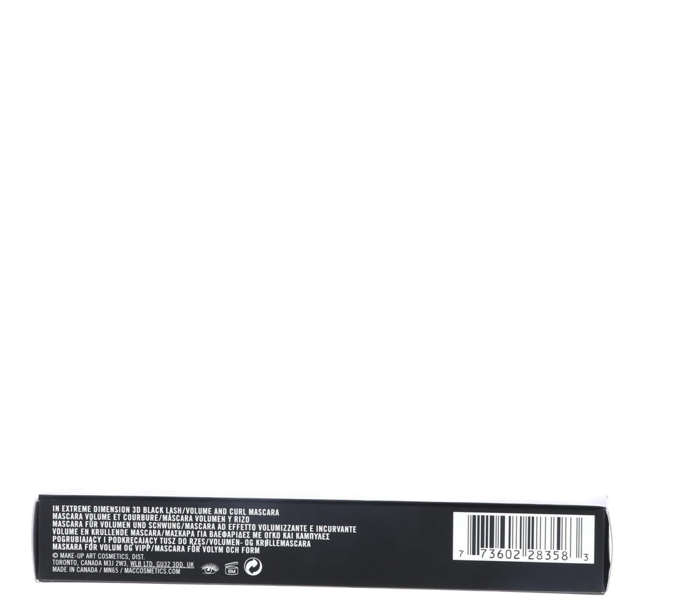 MAC In Extreme Dimension 3D mascara-application showing long-lasting curl and separation
