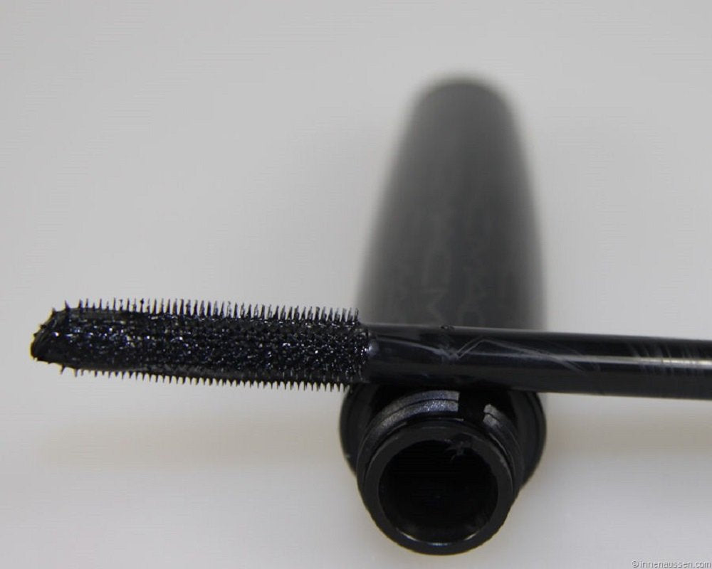 MAC Mascara Extreme Dimension 3D Black Lash brush design promotes volumized lashes