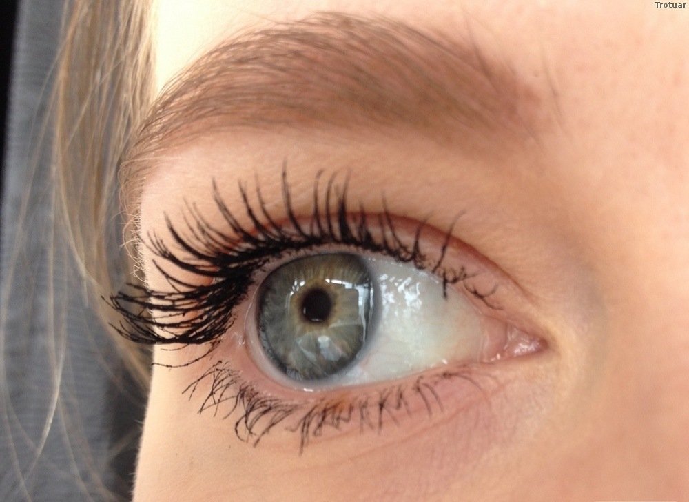 MAC Mascara Extreme Dimension 3D Black Lash packaging demonstrates premium, authentic makeup