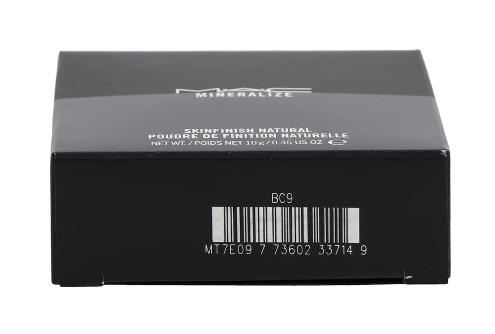 MAC Mineralize Skinfinish Natural touch-up-powder balances shine on-the-go.
