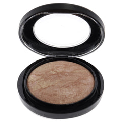 MAC Mineralize Skinfinish Soft Gentle highlights cheekbones with luminous radiance.