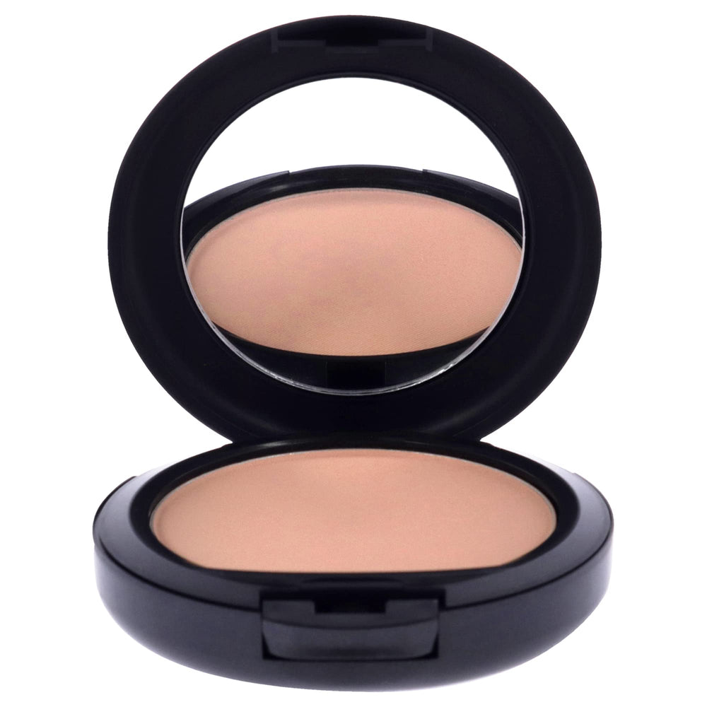 MAC Studio Fix Powder NW22 swatch highlights natural tone for even coverage.