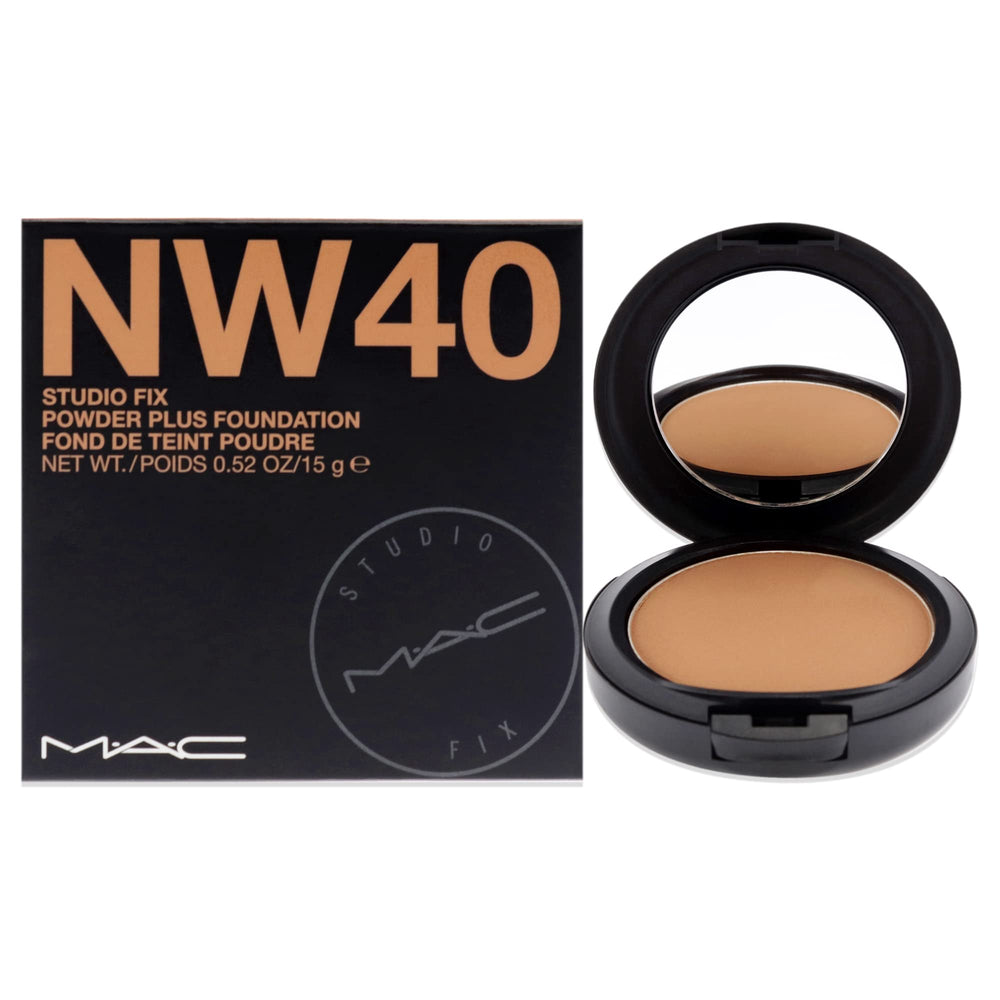 MAC Studio Fix powder NW40 compact close-up showing matte finish and minimized pores