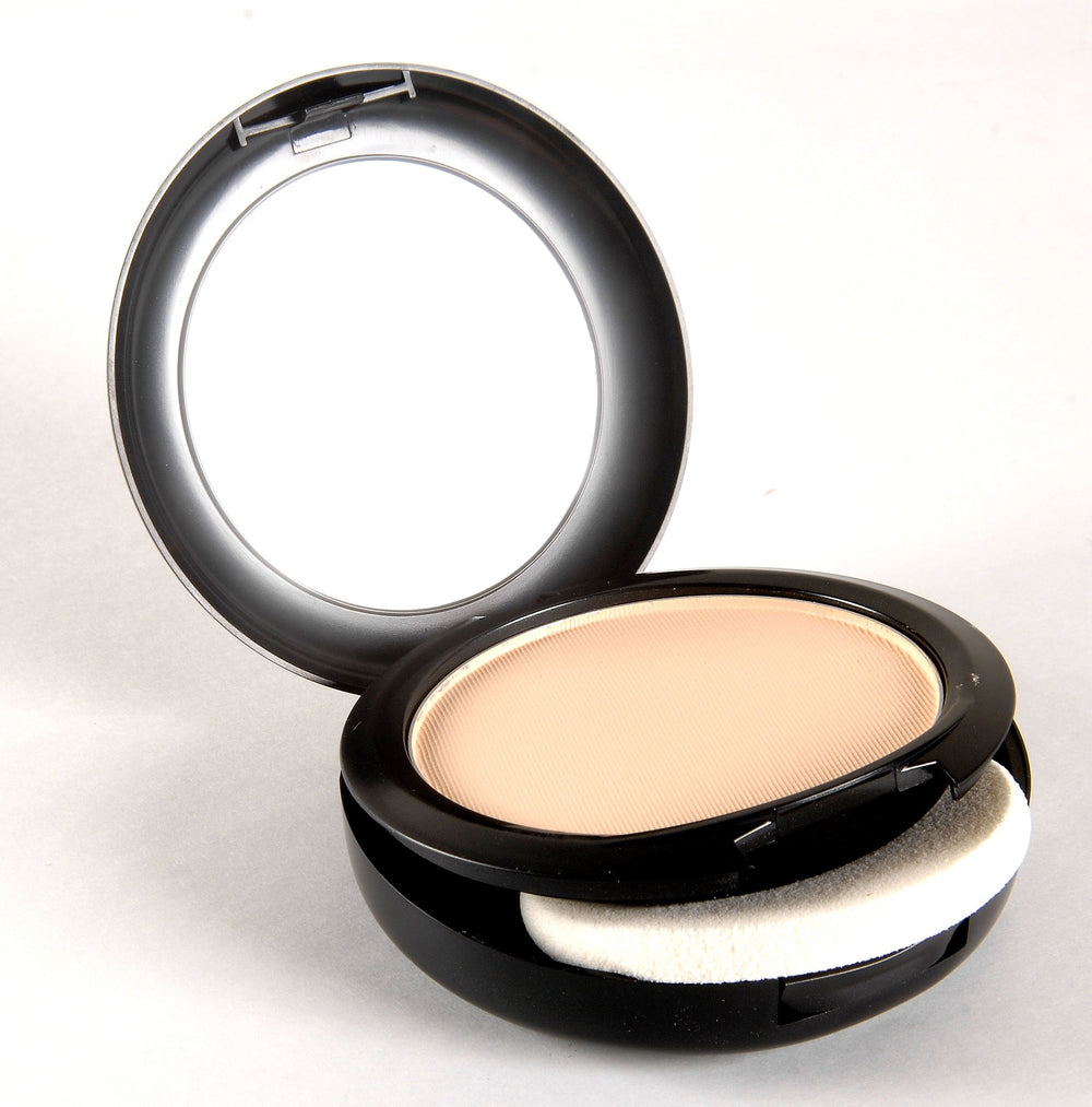 MAC Studio Fix Powder Plus matte-finish face ideal for photos