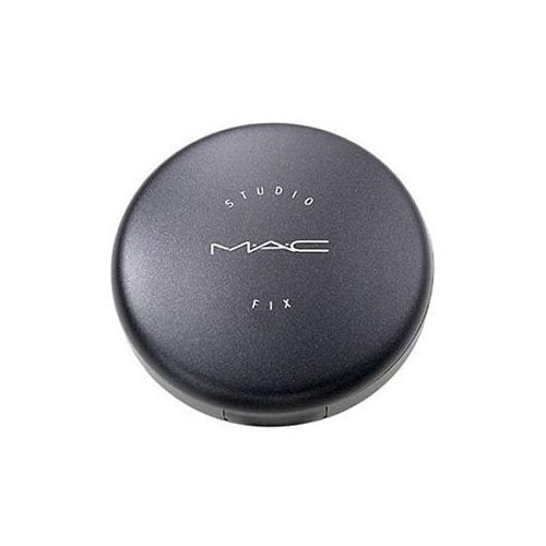 MAC Studio Fix Powder Plus matte finish on skin for oil control