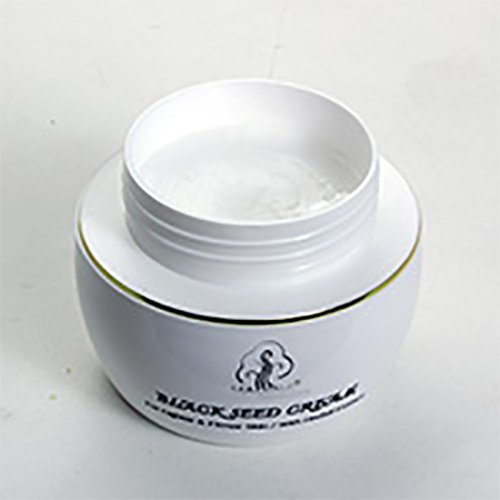 Textura suave de Madina crema facial para aplicación diaria.