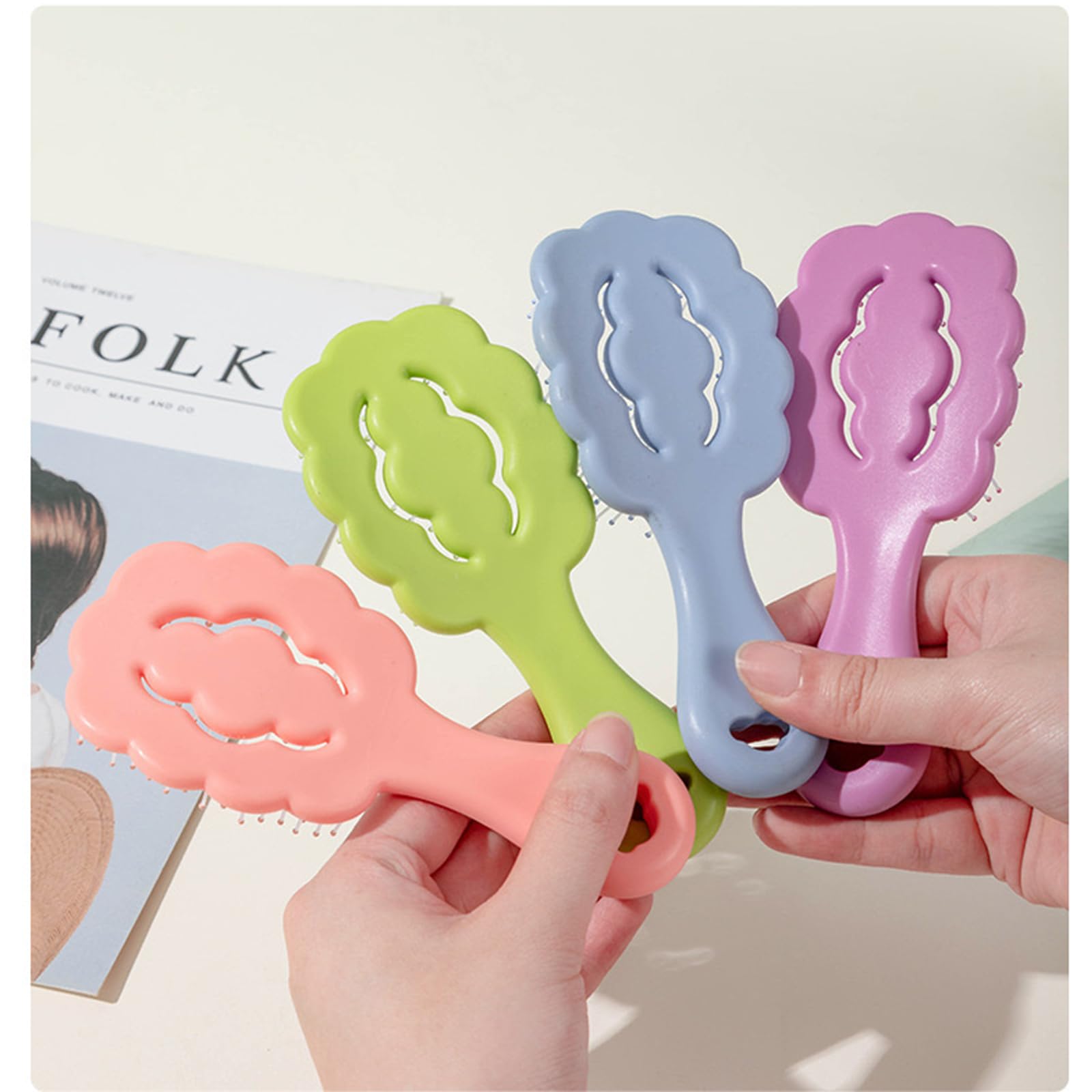 MAEELOU Cloud Shape Brush blue in-bath use demonstrates shampoo distribution.