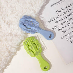 MAEELOU Cloud Shape Brush blue bristles illustrate gentle detangling on small coats.