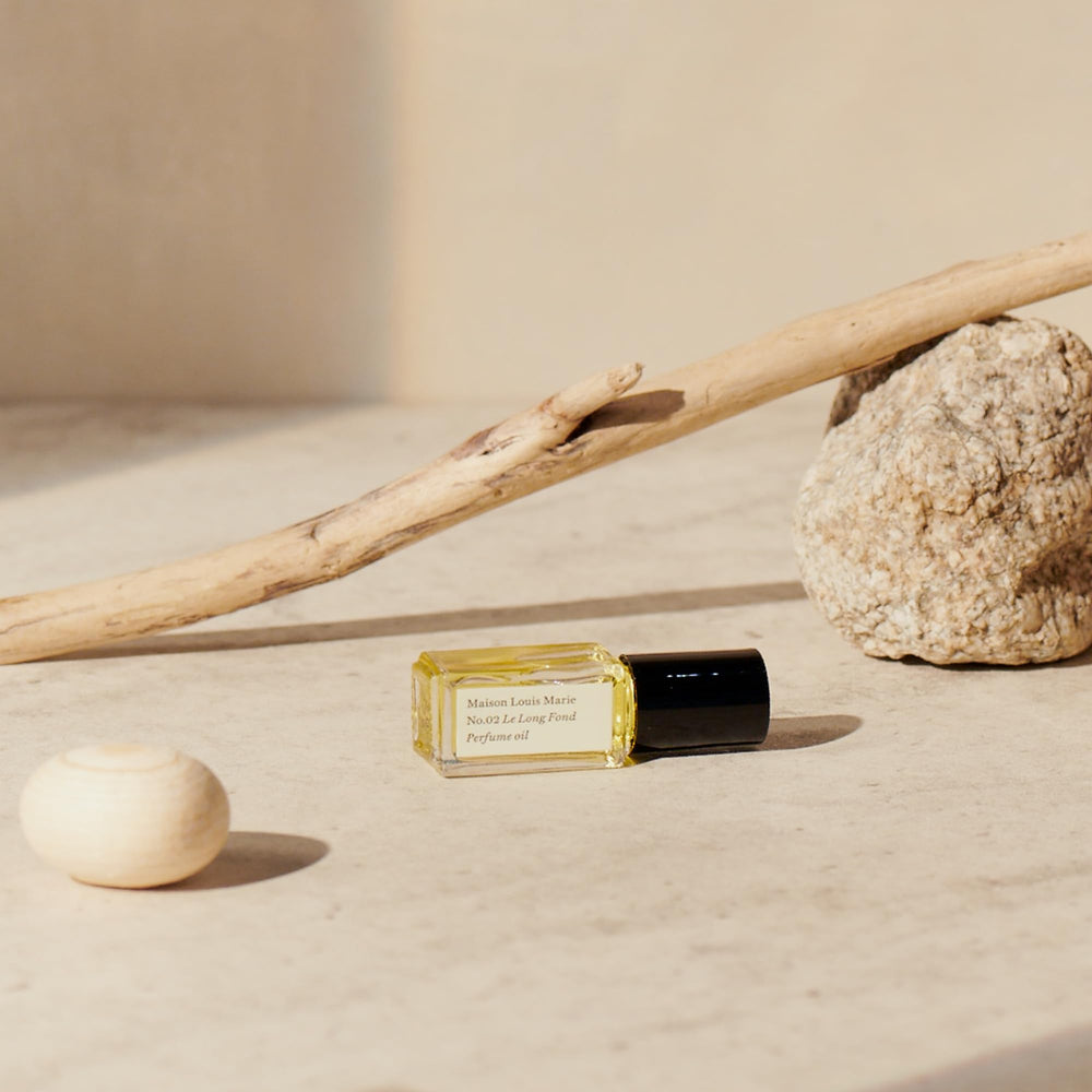 Maison Louis Marie No02 Le Long Fond notes chart hints Hinoki and Cedarwood mood for quiet confidence.