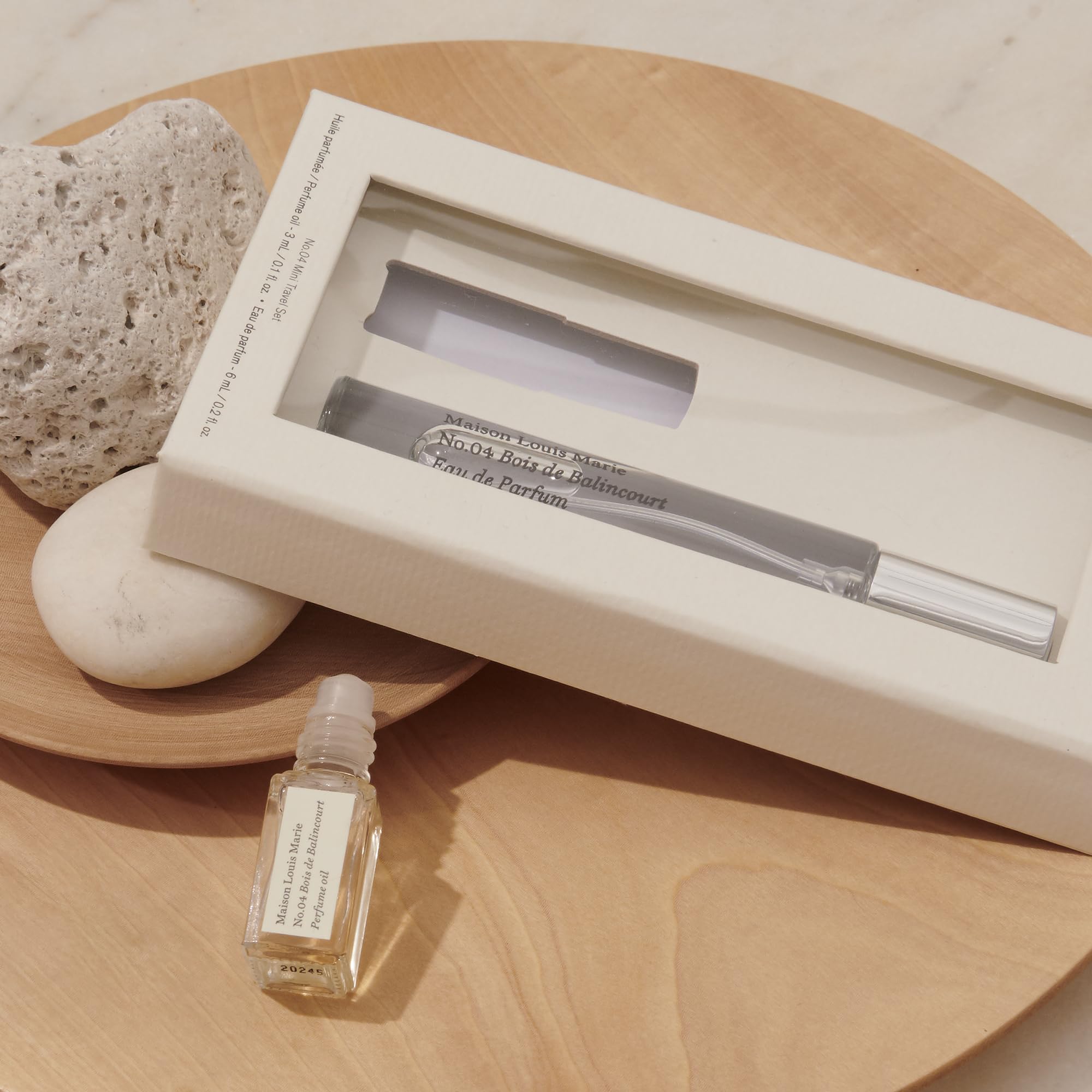 Maison Louis Marie No.04 Bois De Balincourt mini spray bottle for daily wear