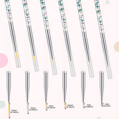 Maitys 7mm tip brush helps blend and define upper lash line