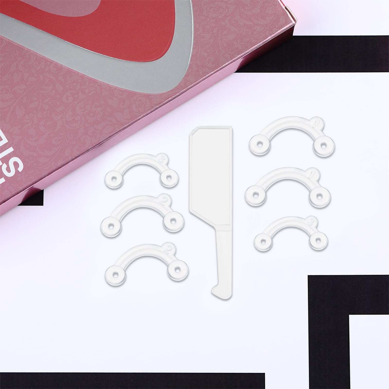 Maitys nose-up lifting clip on-face image demonstrates discreet transparent design.