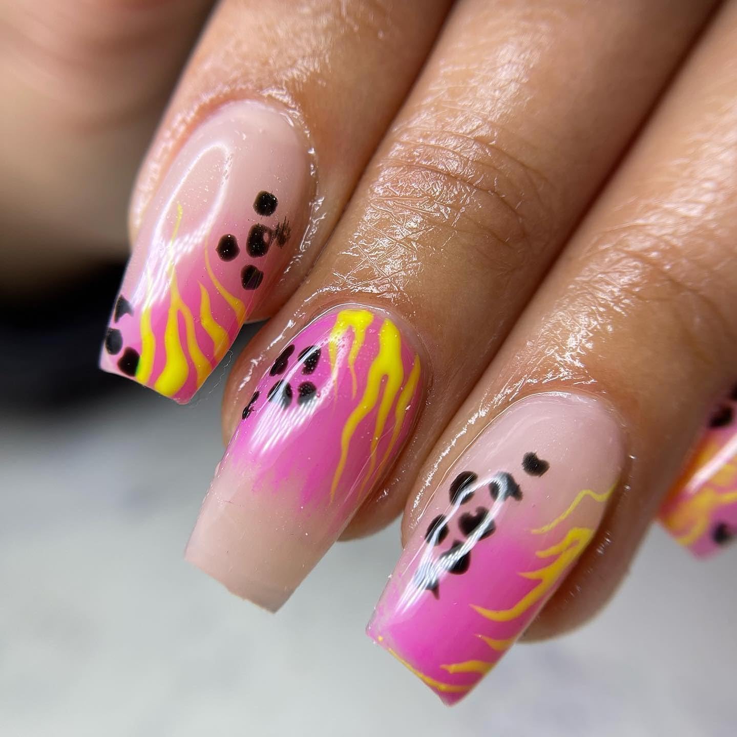 Makartt durable gel formula for long-lasting wear and fewer touch-ups.