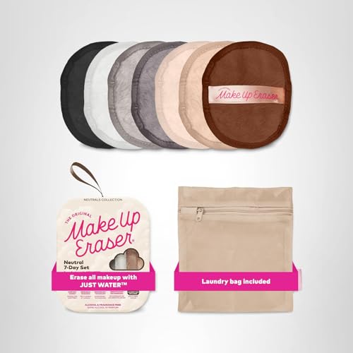 MakeUp Eraser clean fibers close-up show gentle texture for sensitive skin.
