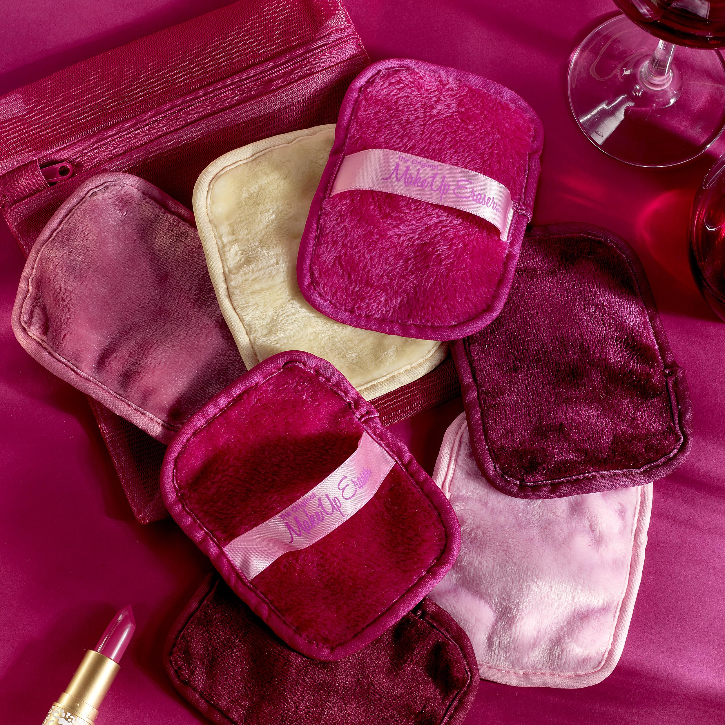 MakeUp Eraser 7-day-set-packaging displays convenient multi-pack for travel.