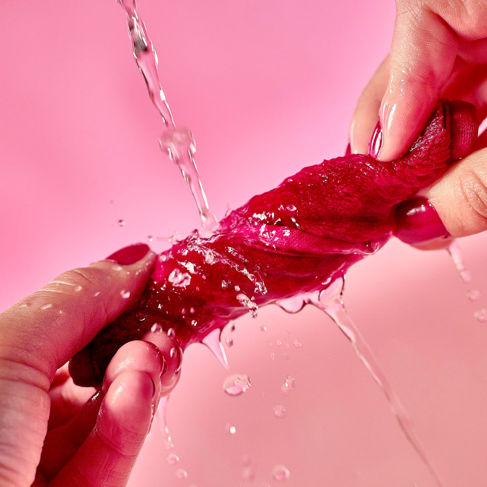 MakeUp Eraser waterproof makeup removal demonstrates cleansing waterproof mascara safely.