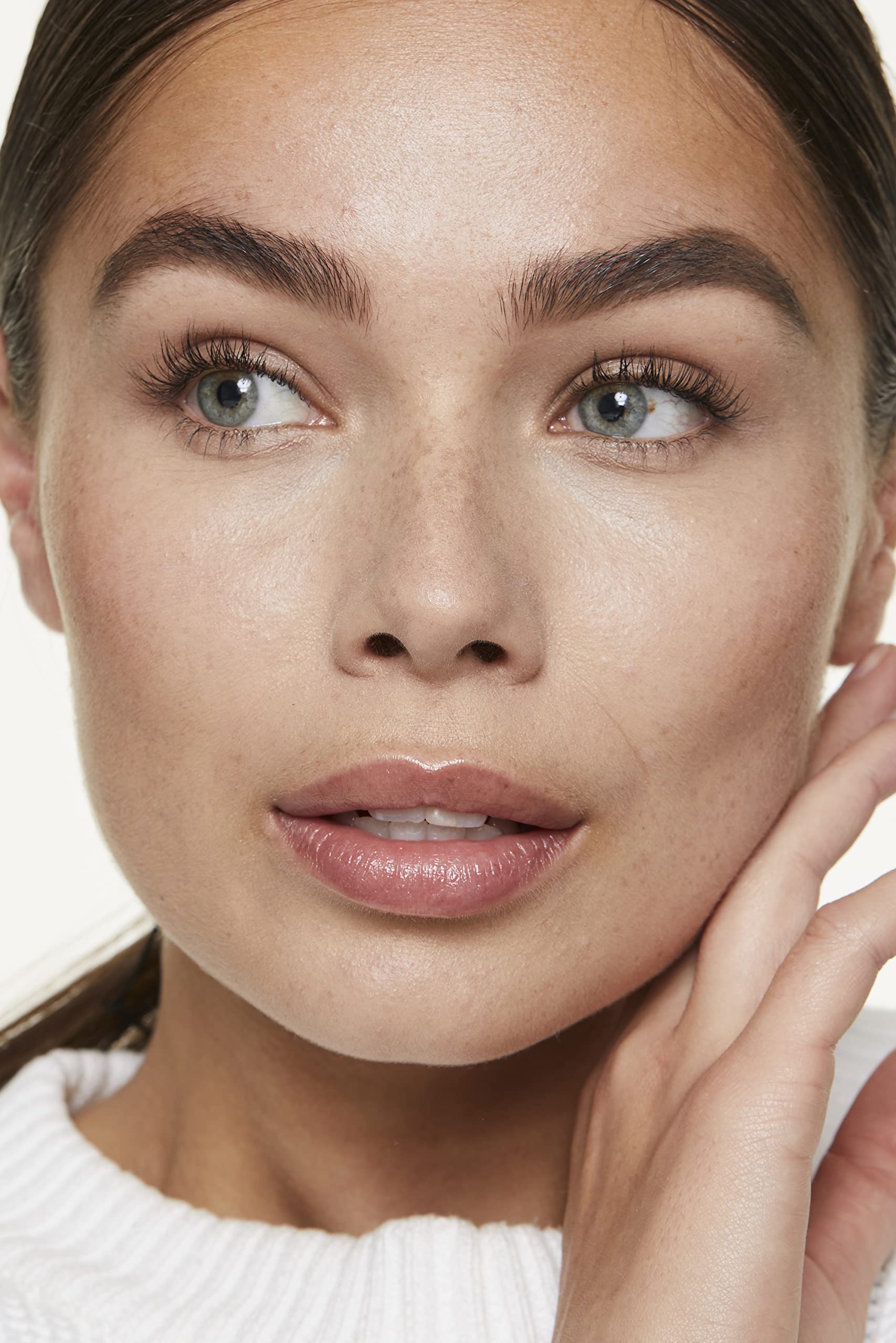 Makeup Revolution Ultra Sculpt Contour Kit handbag-ready for on-the-go touch-ups.