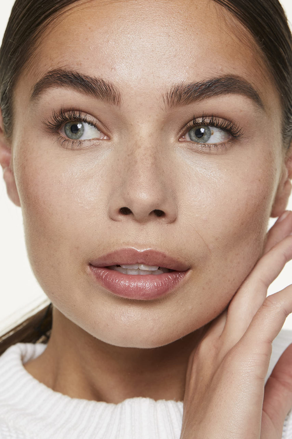 Makeup Revolution Ultra Sculpt Contour Kit handbag-ready for on-the-go touch-ups.