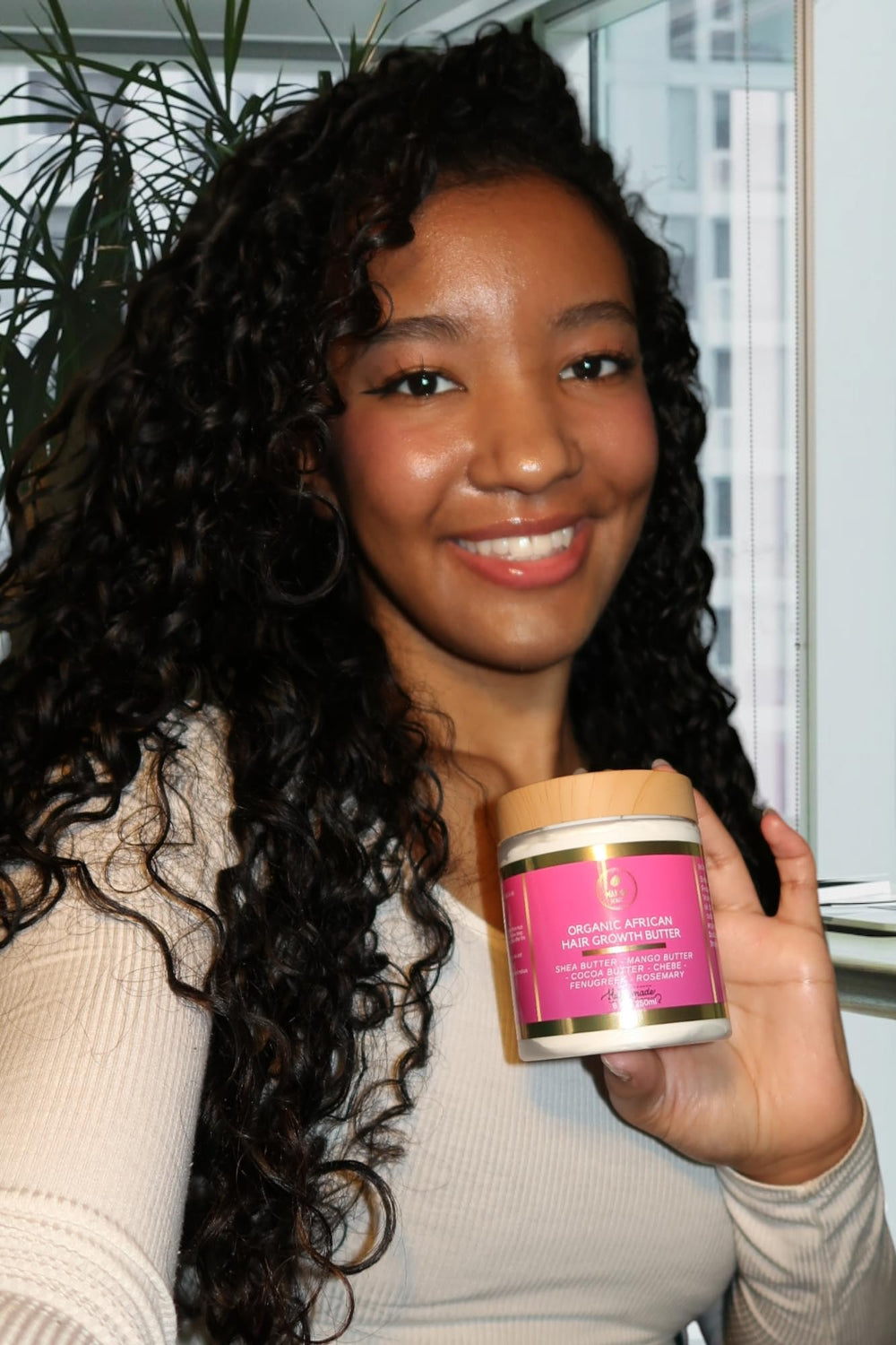 MAKOF BEAUTY Chebe butter swirl on hand demonstrates rich moisture for hair