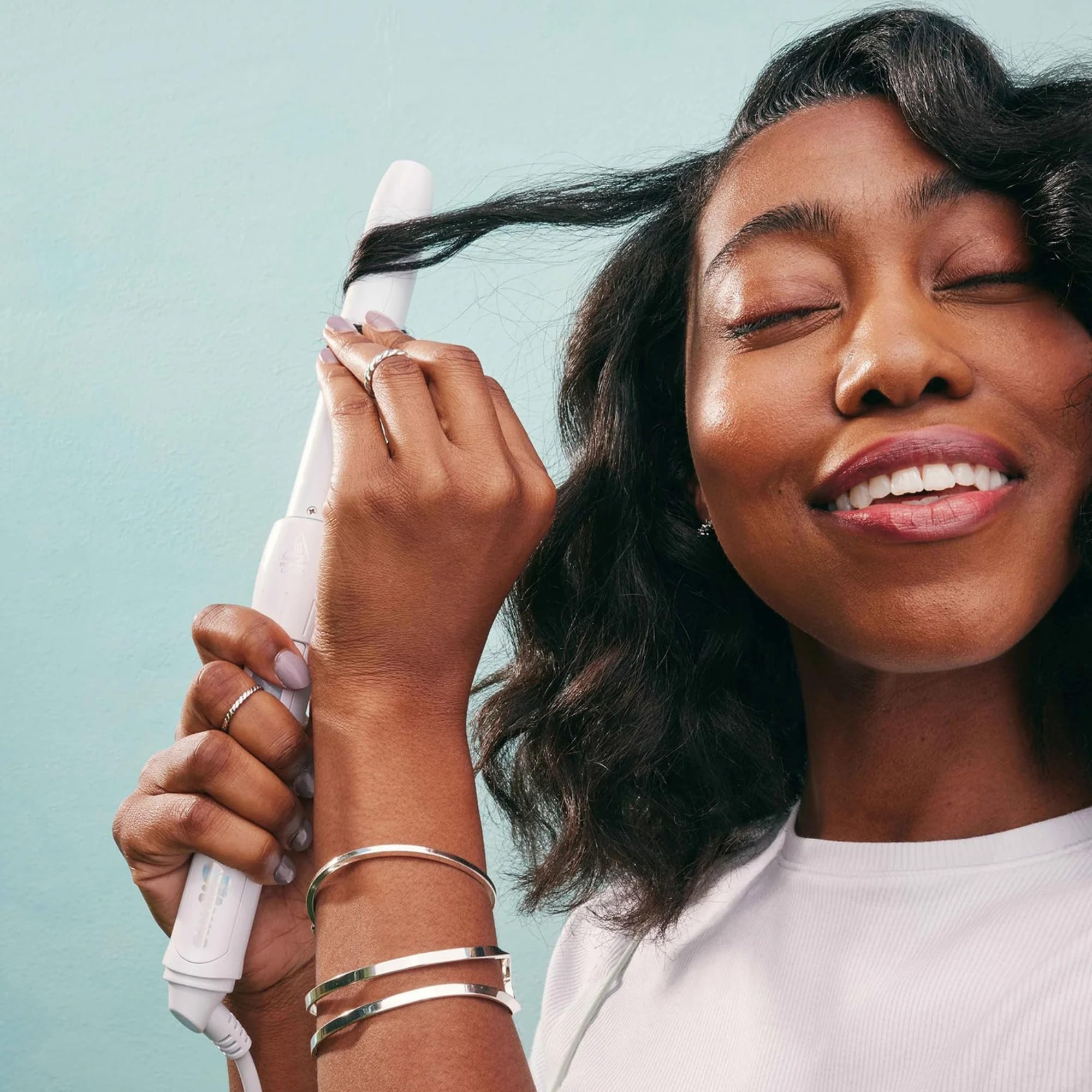 Mane 1 Inch Curling Wand travel-ready setup with compact case and power options.