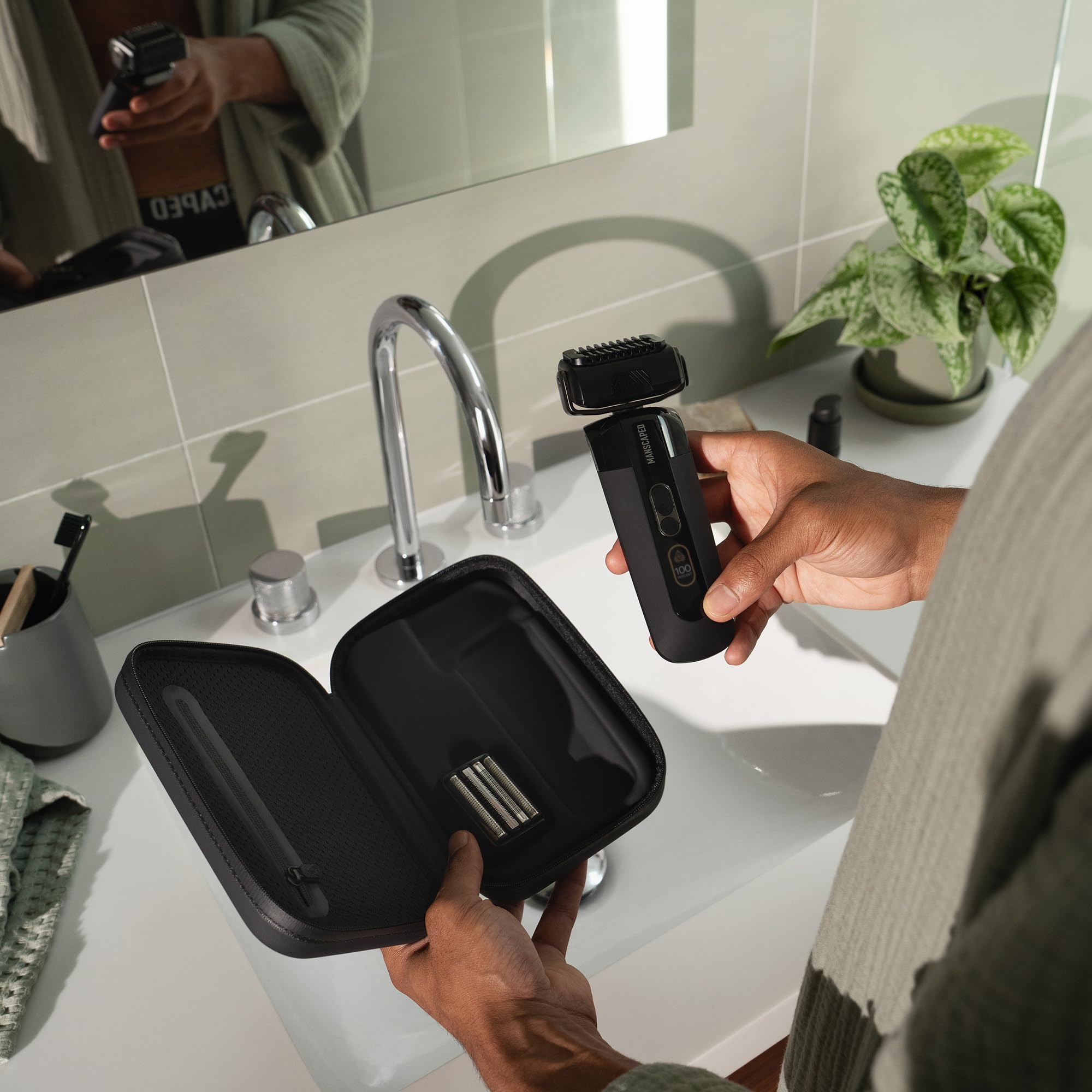 MANSCAPED The Chairman PRO travel lock keeps blades secure during trips.