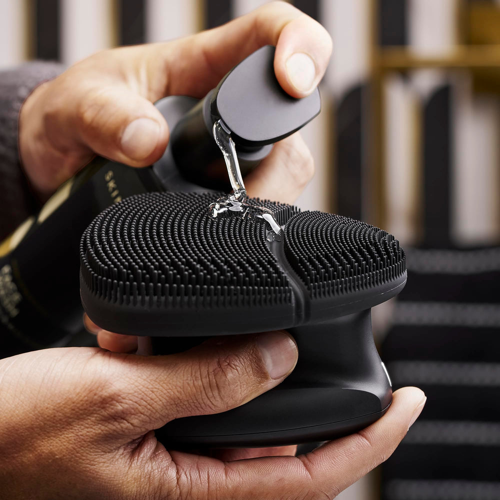 MANSCAPED The Face Buffer PRO waterproof design for shower use.